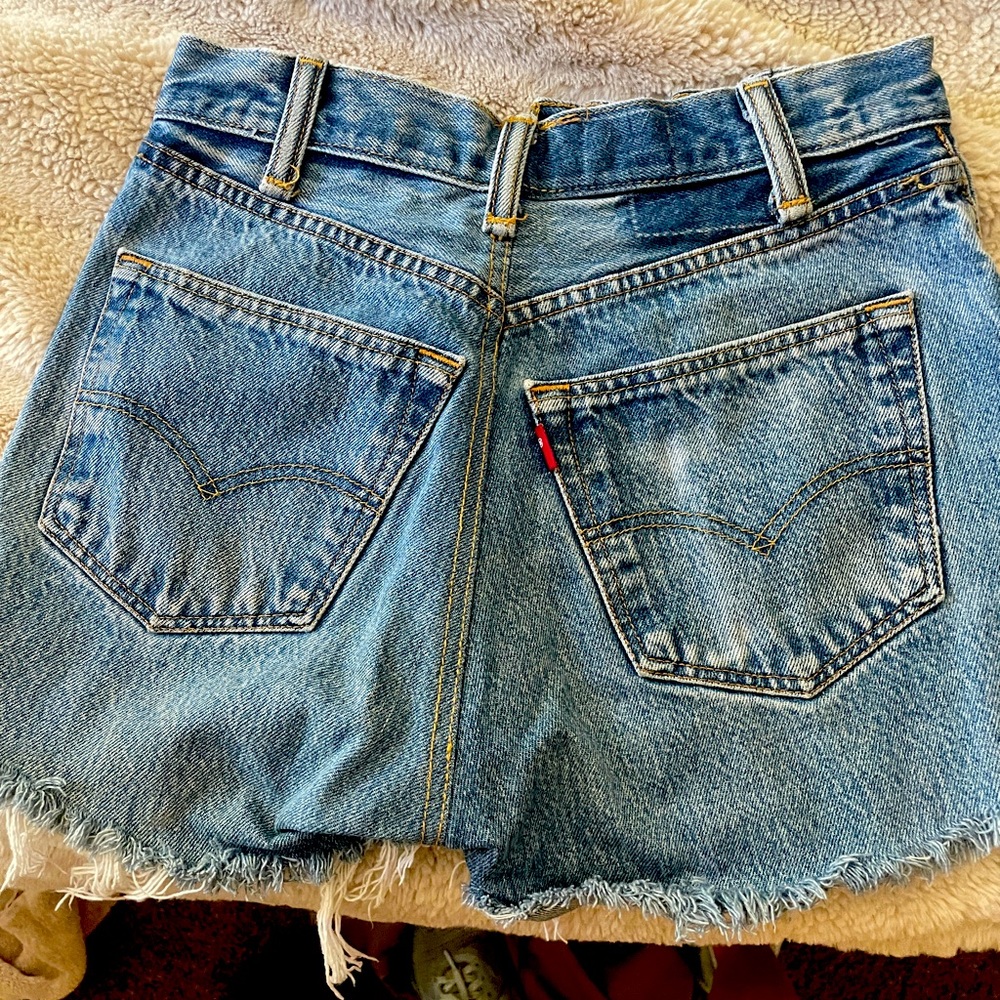 Levi’s mom Jean shorts
